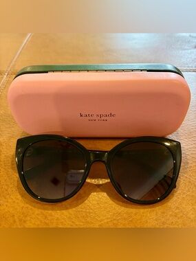 Kate Spade New York Samantha Cat Eye Sunglasses Black w/ Case